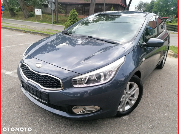 Kia Ceed 1.4 CVVT Dream Team Edition