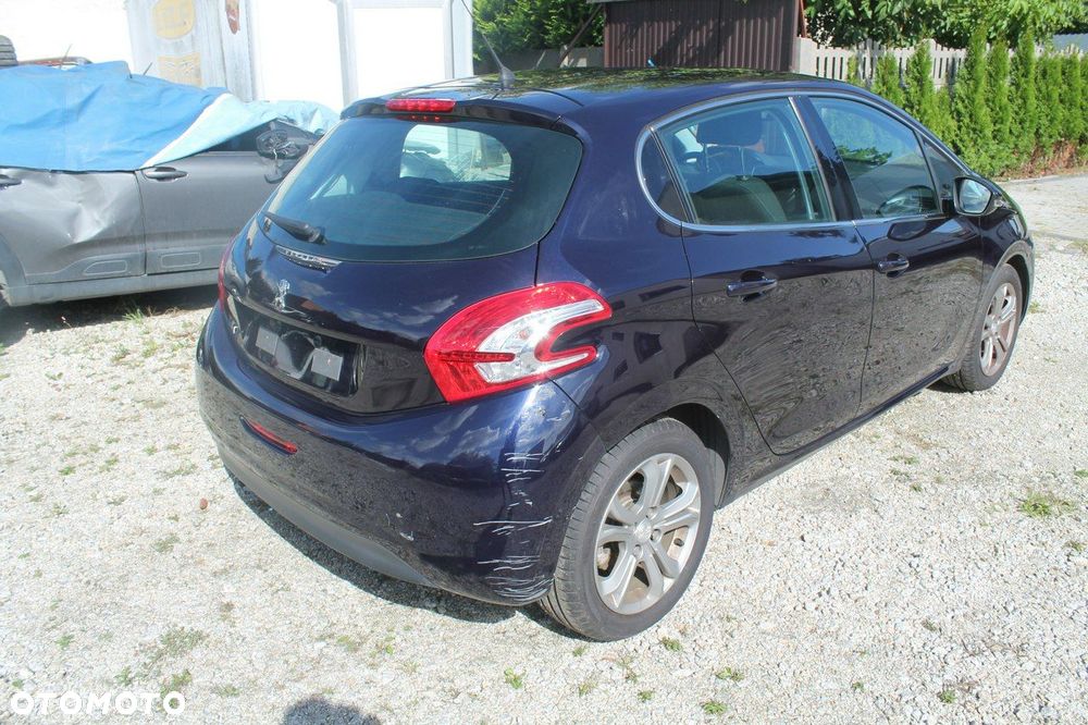 Peugeot 208 - 5