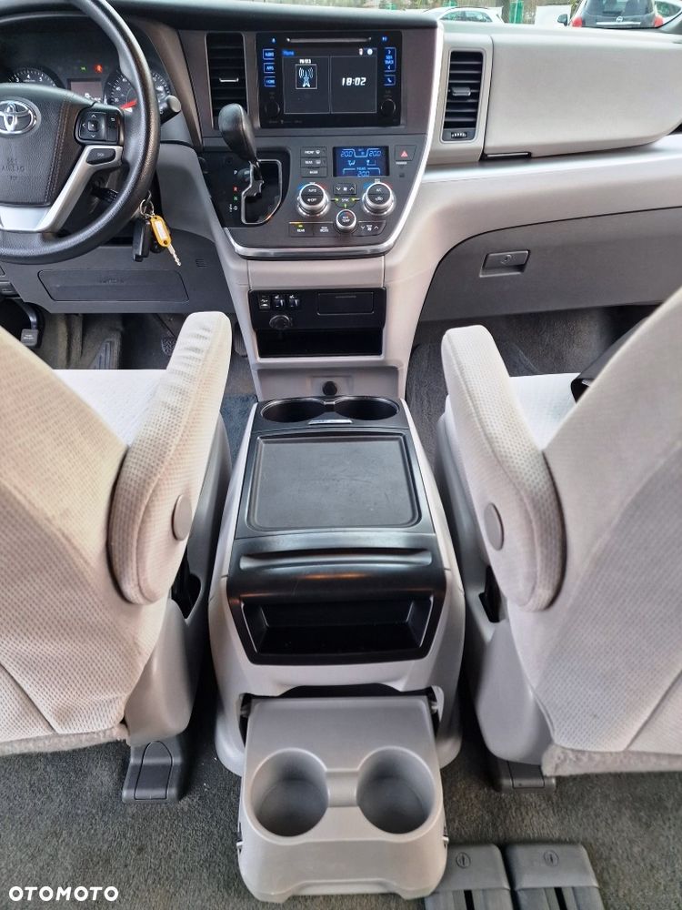 Toyota Sienna - 36