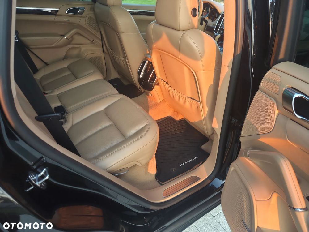 Porsche Cayenne S Diesel Platinum Edition - 12