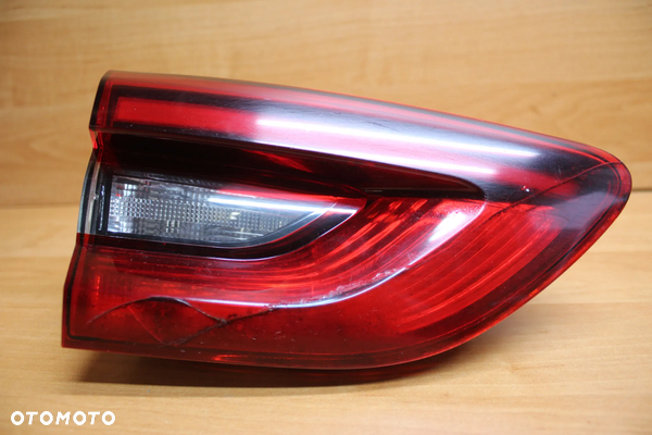 LAMPA PRAWY TYŁ TYLNA PRAWA W KLAPE LED OPEL INSIGNIA B KOMBI 39107538