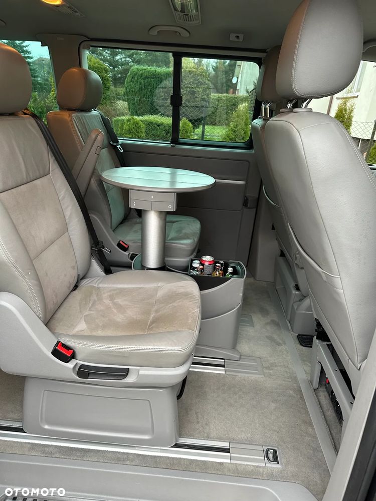Volkswagen Multivan - 11