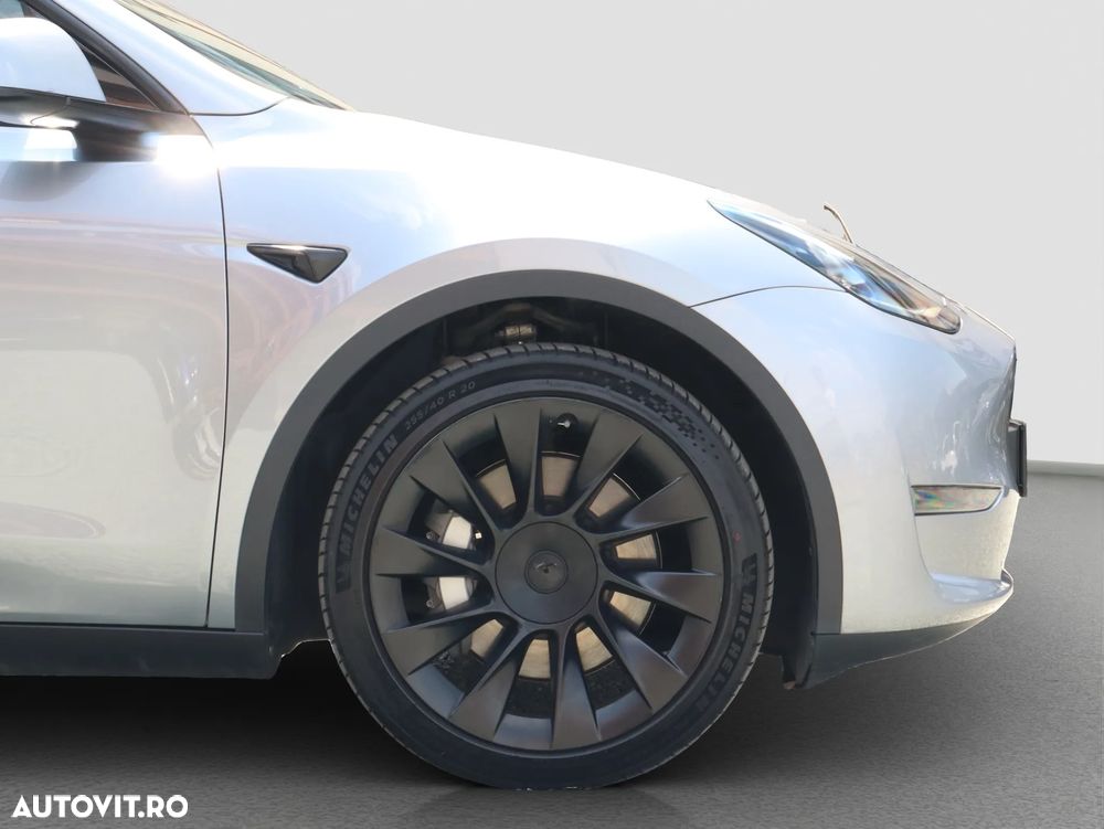 Tesla Model Y Long Range Dual Motor AWD - 9