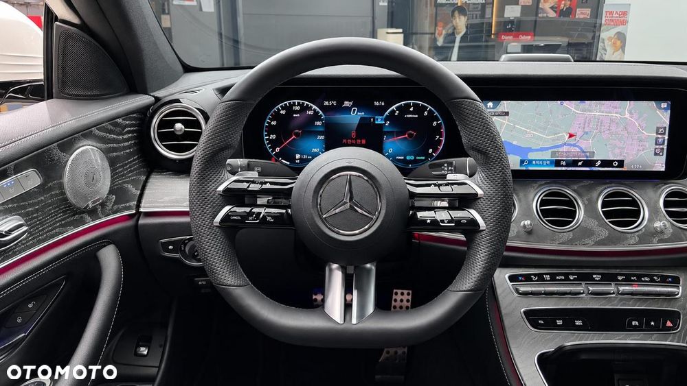 Mercedes-Benz Klasa E 300 9G-TRONIC AMG Line - 12
