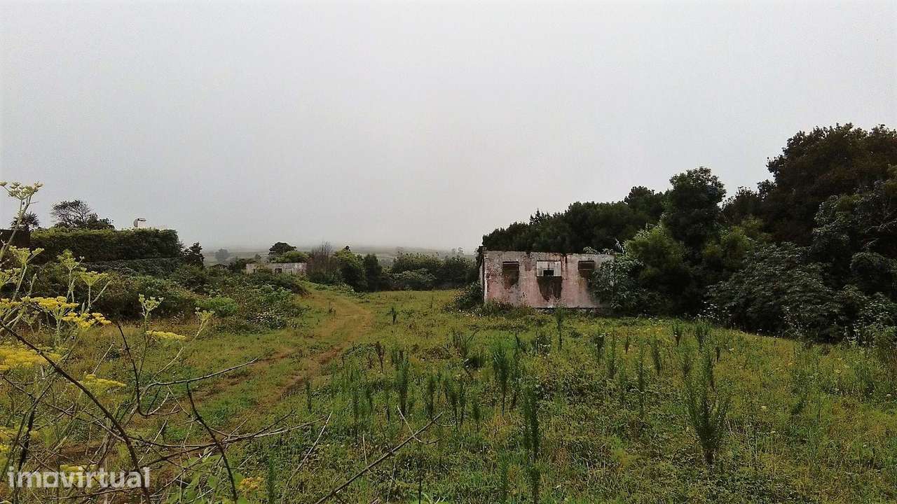 Terreno Urbano nas imediações do Campo de Golf da Batalha em Fenais da - Grande imagem: 2/5