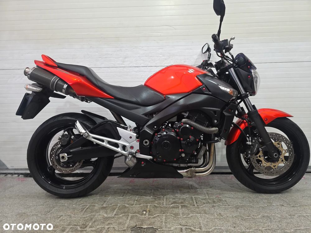Suzuki GSR - 4