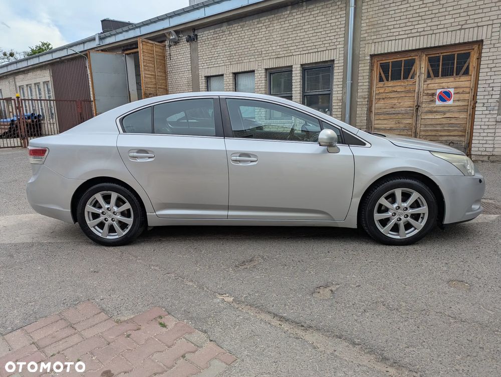 Toyota Avensis 1.8 Sol plus - 4