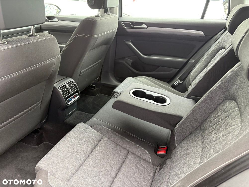 Volkswagen Passat - 15