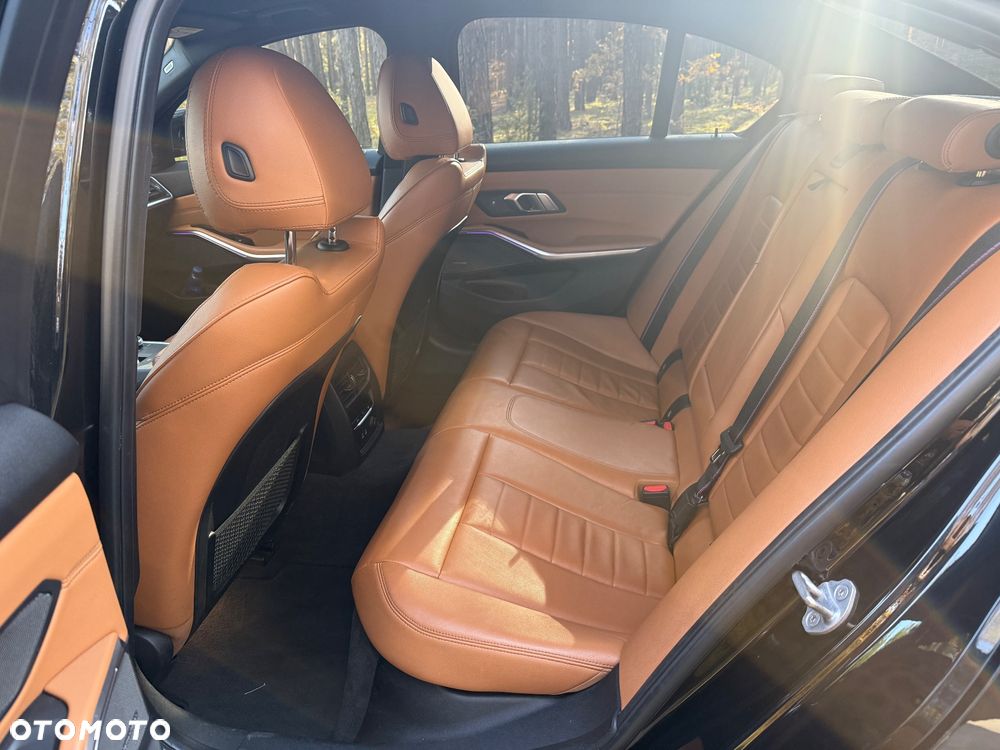 BMW Seria 3 330d M Sport - 18