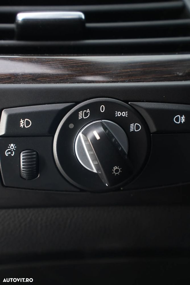 BMW Seria 5 520d Aut. Special Edition - 29