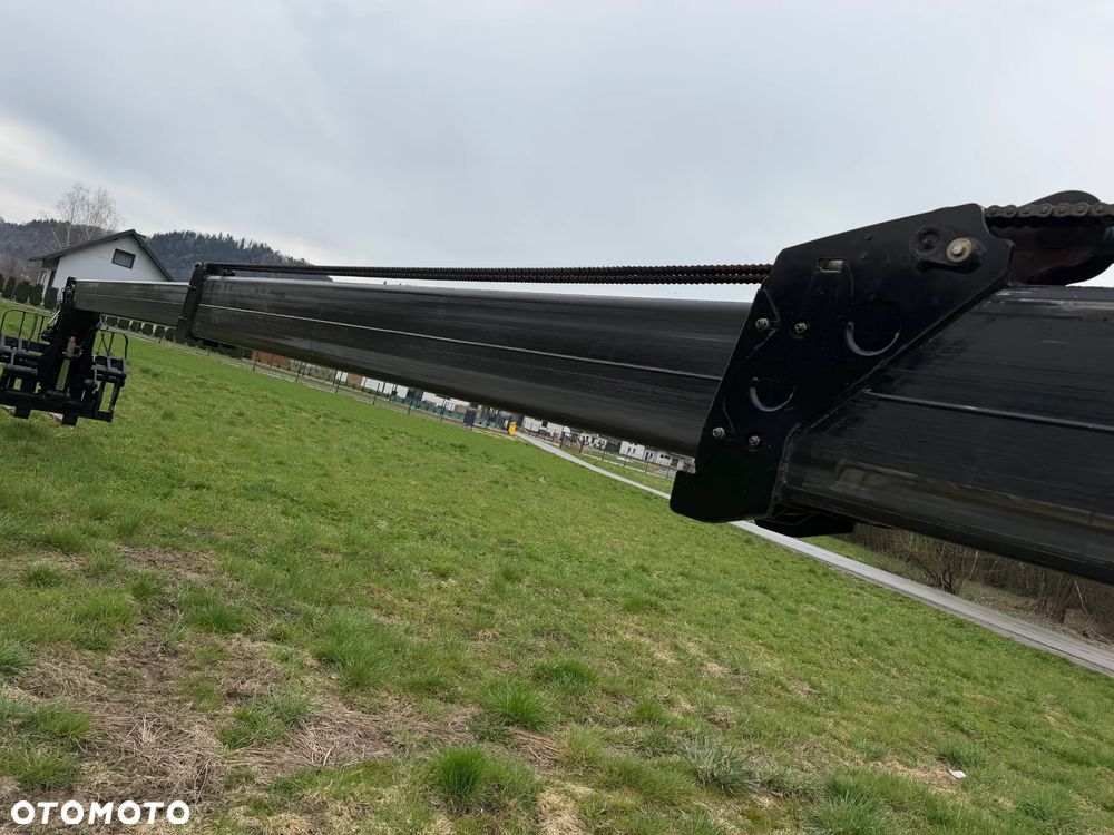 Manitou MT1840. Ładowarka Teleskopowa 18 metrów wysuw! UDŹWIG 4 TONY! Przebieg 2600 mtg. jak Nowa z SALONU. 2016 rok. z Norwegii z Gospodarstwa rolnego! Silnik PERKINS Turbo 110 km. Aktualne Serwisy w Dekra. Nowy Model sterowane wszystko z 1 dżojstika. Ani deka luzów czy wycieku. OKAZJA! Jazda REWERS + 4 biegi. Skręt 3 tryby. Wyjście Hydrauliczne pod przyczepę i oświetlenie, Poziomowanie ośi stabilizatory! Wyjścia Hydrauliczne na maszt! Okazja - 24