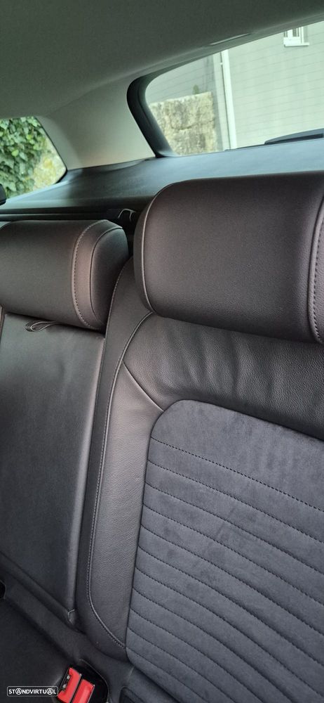 VW Passat Variant 2.0 TDi Highline - 31