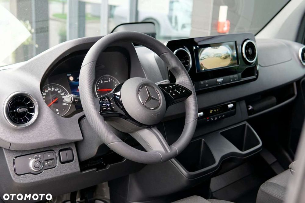 Mercedes-Benz Sprinter - 12