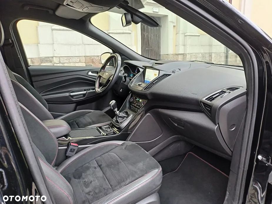 Ford Kuga 1.5 EcoBoost 2x4 ST-Line - 14