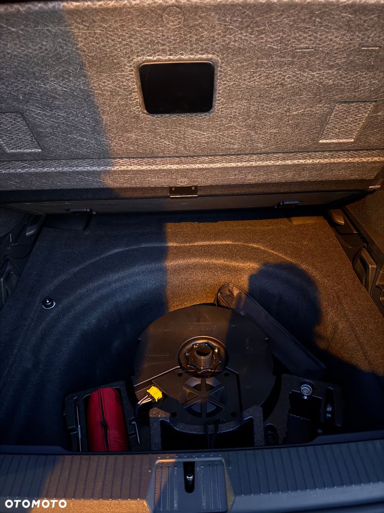 Volkswagen Passat Variant 2.0 TDI SCR DSG Elegance - 32