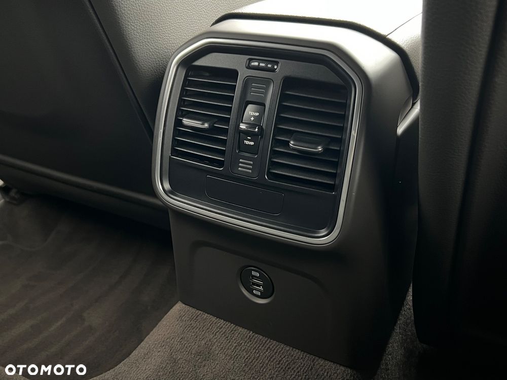 Porsche Macan - 25