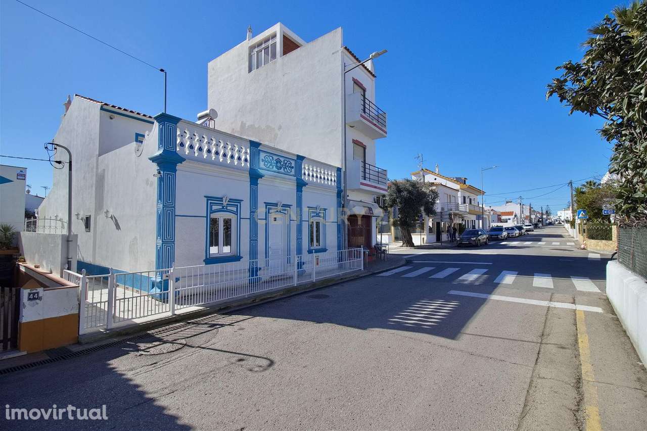 Moradia T3+1 com charme histórico no coração de Altura, a 800m da prai - Grande imagem: 2/36