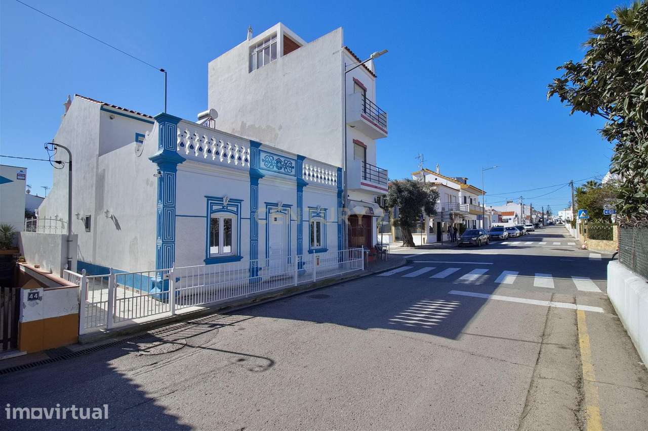 Moradia T3+1 com charme histórico no coração de Altura, a 800m da prai - Grande imagem: 2/36