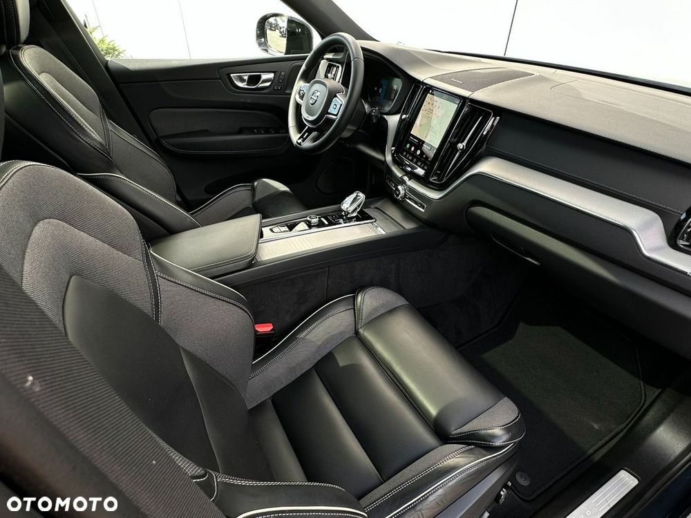 Volvo XC 60 B4 D AWD Ultimate Dark - 19