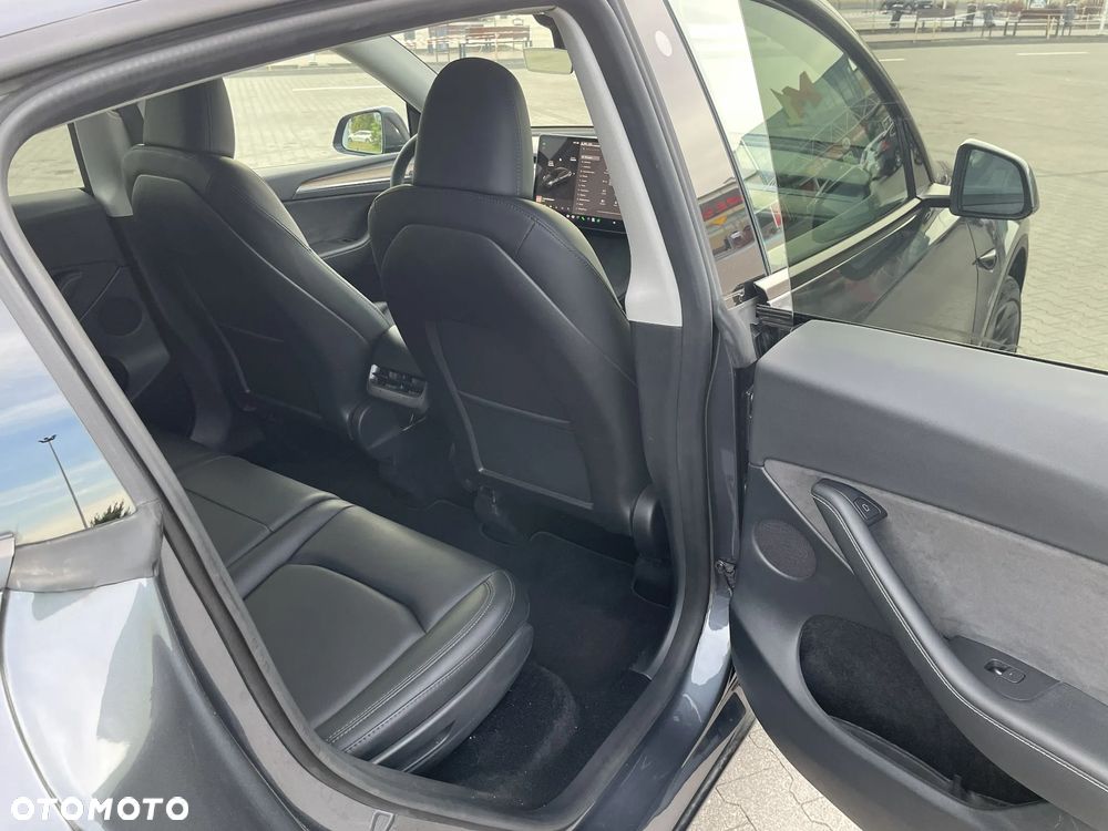 Tesla Model Y Long Range AWD - 8