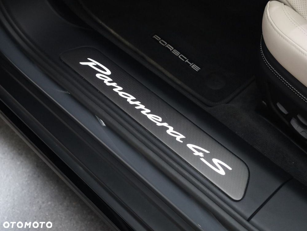 Porsche Panamera - 28