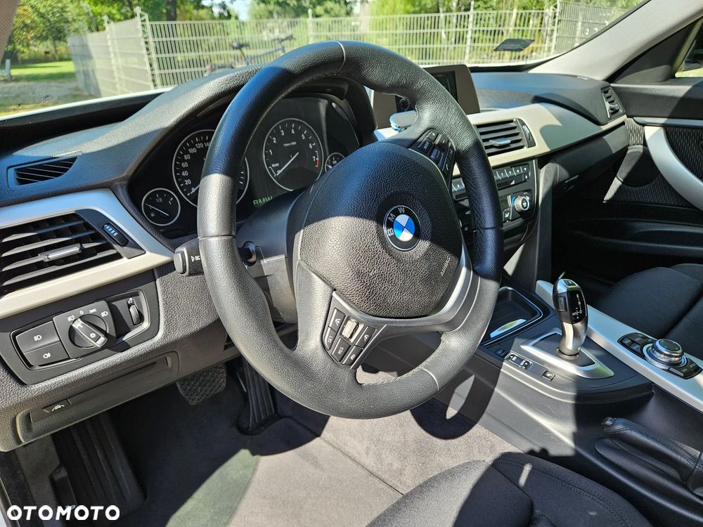 BMW 3GT 320i - 9