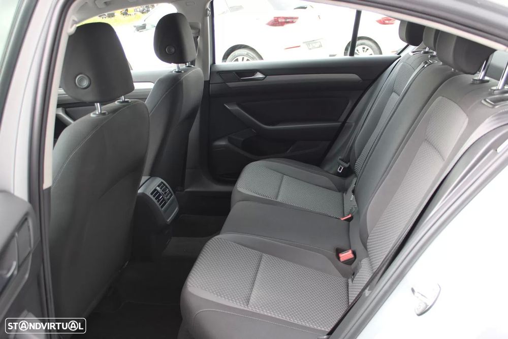 VW Passat 2.0 TDI Elegance - 10
