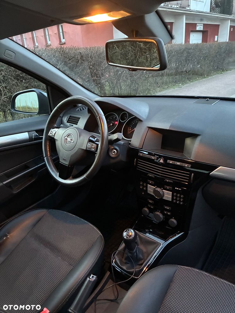 Opel Astra 1.6 Turbo - 12