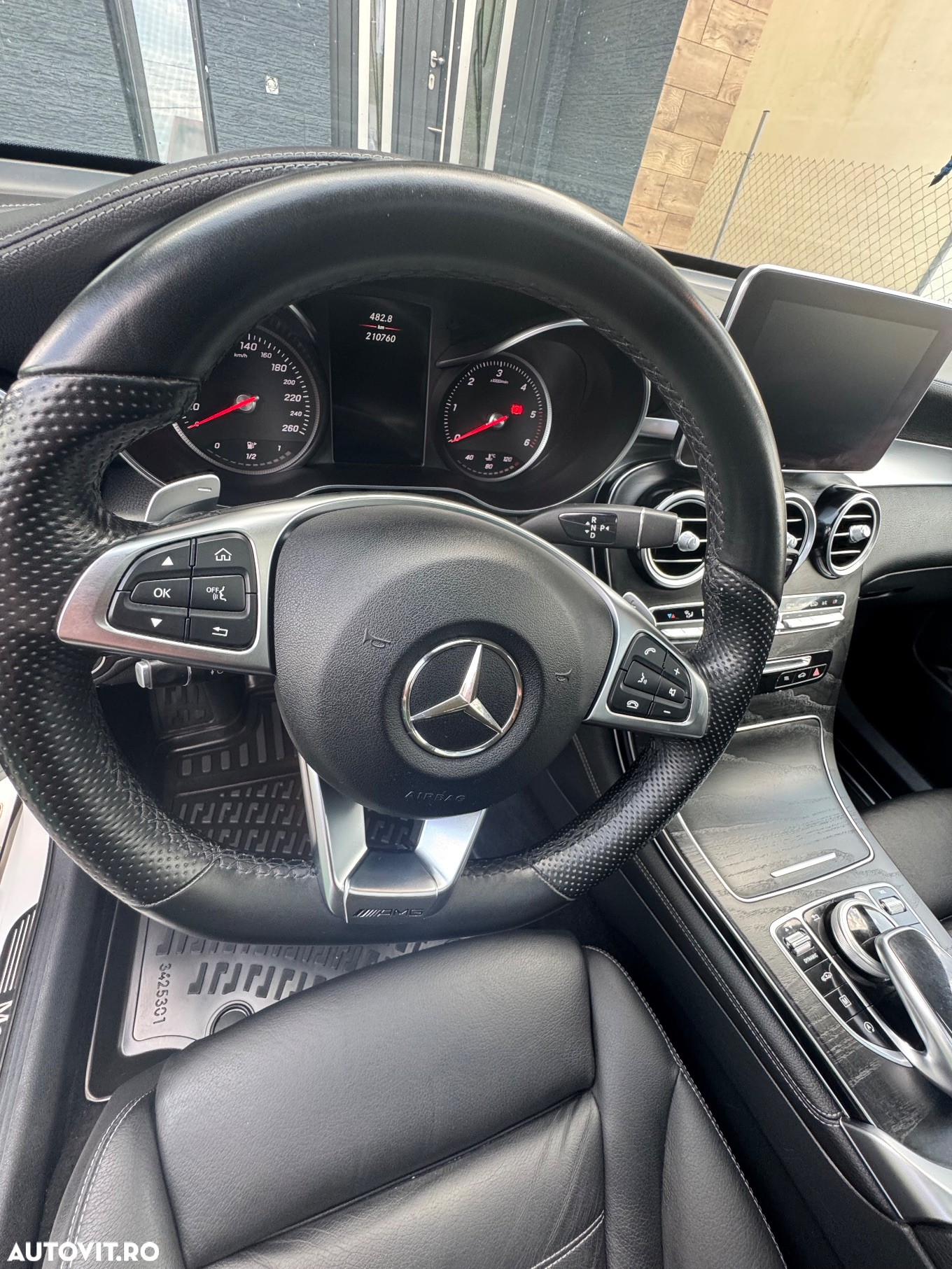 Mercedes-Benz GLC Coupe 250 d 4Matic 9G-TRONIC AMG Line - 27