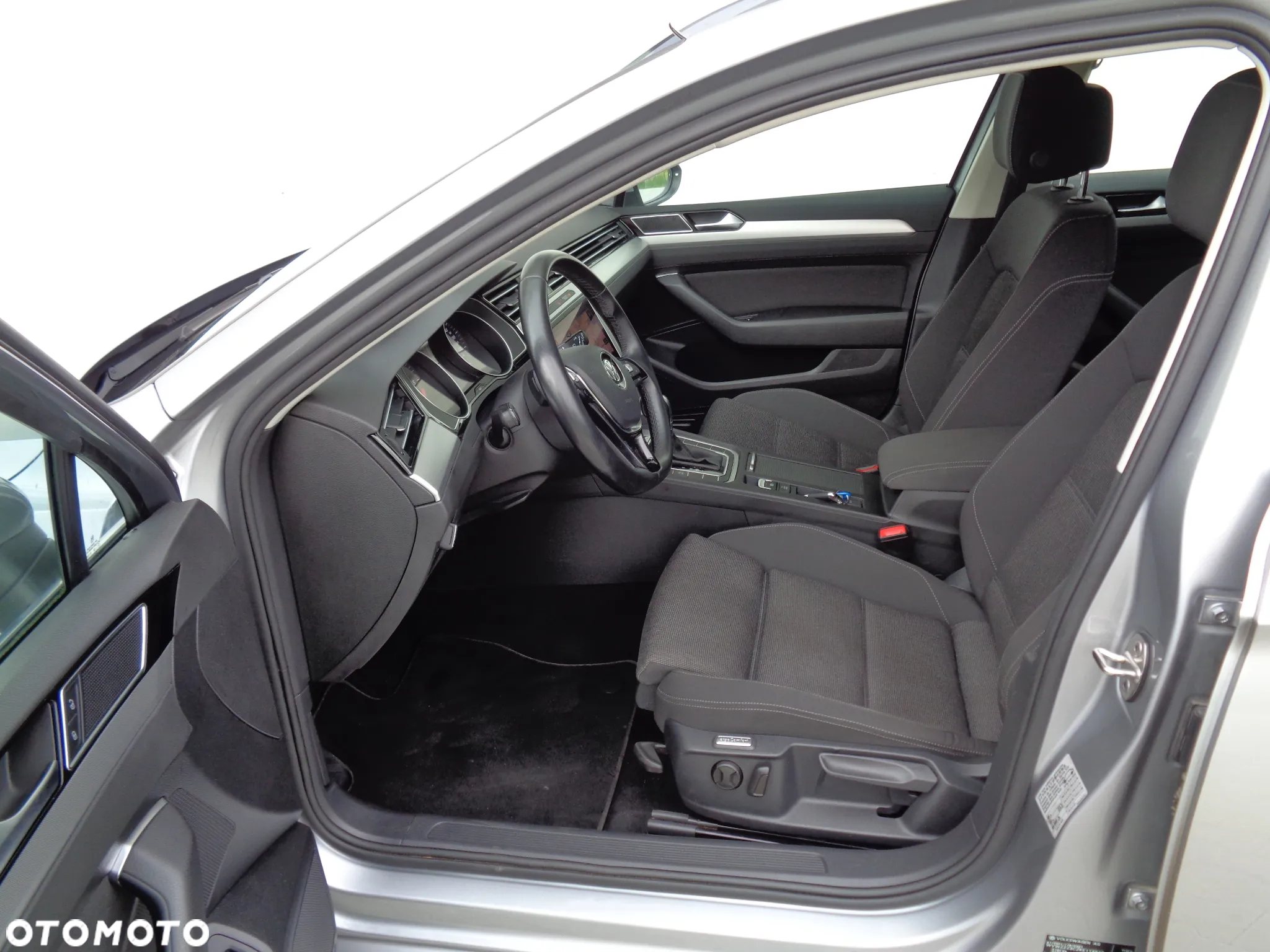 Volkswagen Passat - 11