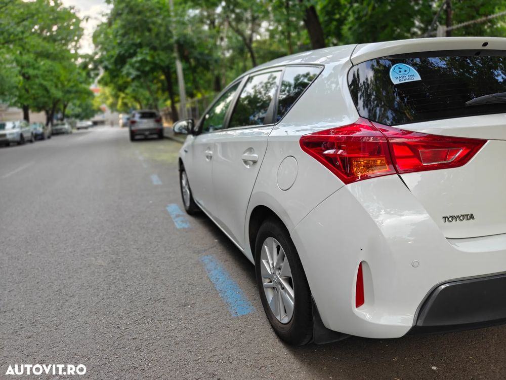 Toyota Auris 1.8 L VVT-i Luna - 3