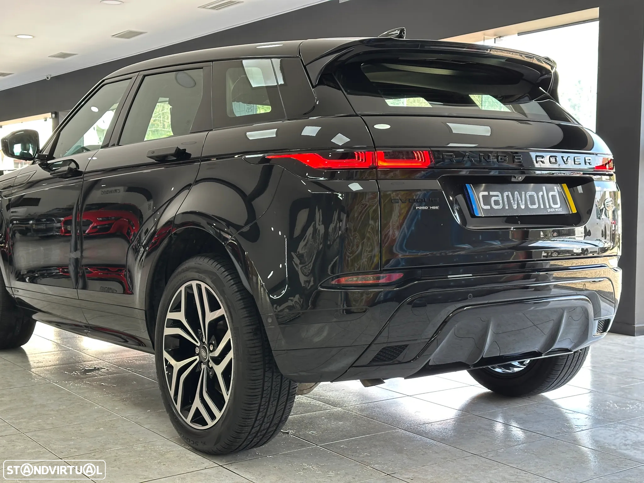 Land Rover Range Rover Evoque 2.0 P250 AWD R-Dynamic HSE Auto - 6