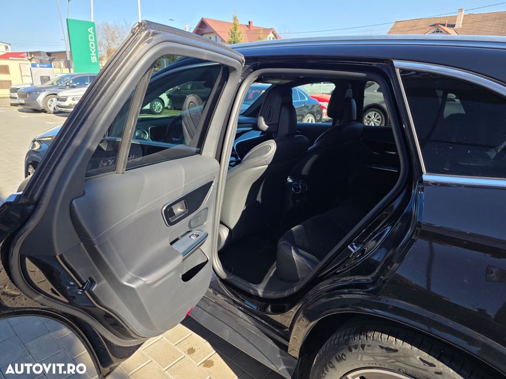 Mercedes-Benz GLC 300 4Matic 9G-TRONIC AMG Line Advanced - 26