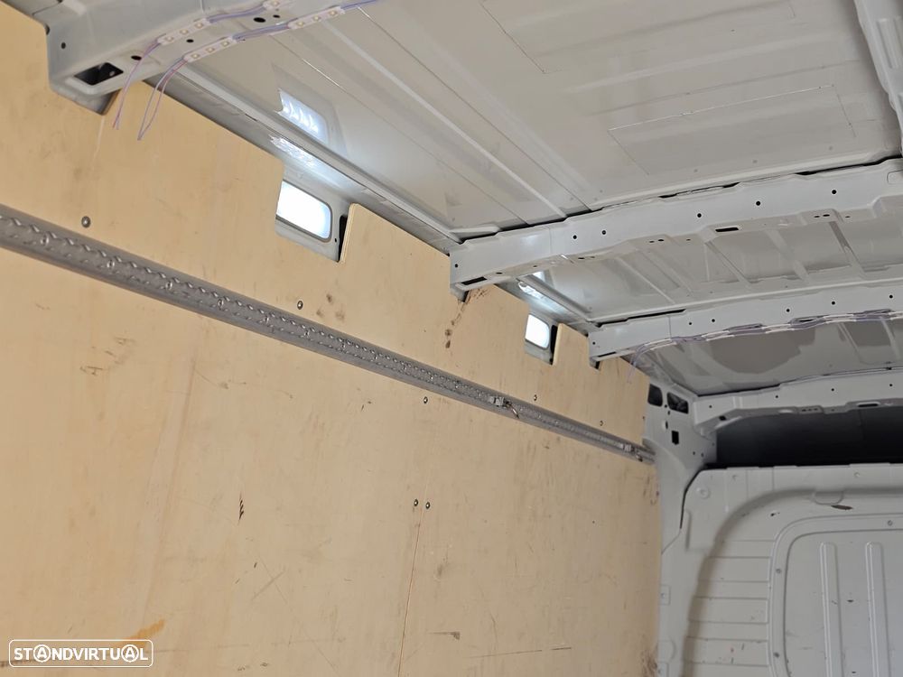 Maxus DELIVER 9 - 39