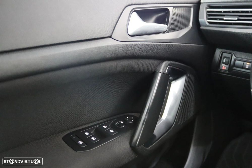 Peugeot 308 1.2 PureTech Active — fotografia 10