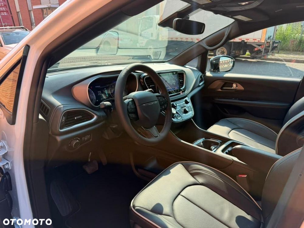 Chrysler Pacifica - 6