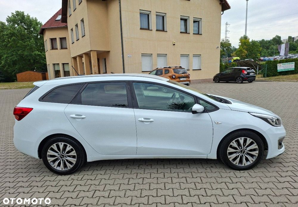 Kia Ceed - 8