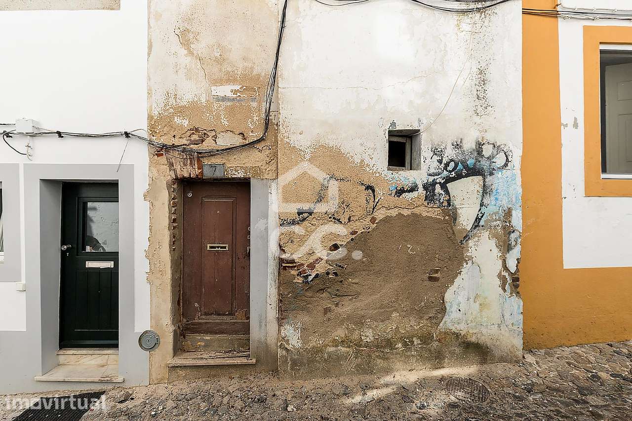 Ruína T2 c/ Projeto Aprovado no Centro Histórico de Évora - Grande imagem: 2/18