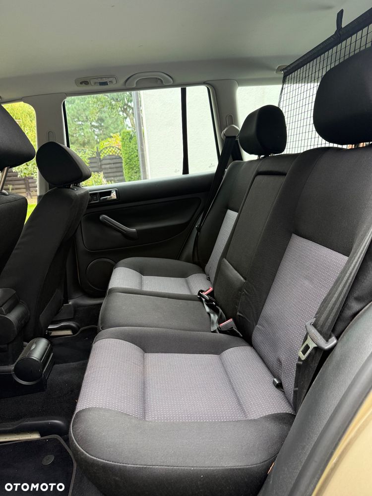 Volkswagen Golf 1.6 FSI Comfortline - 22