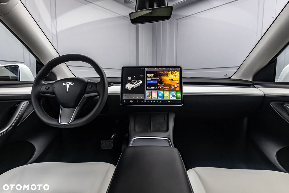Tesla Model Y - 31