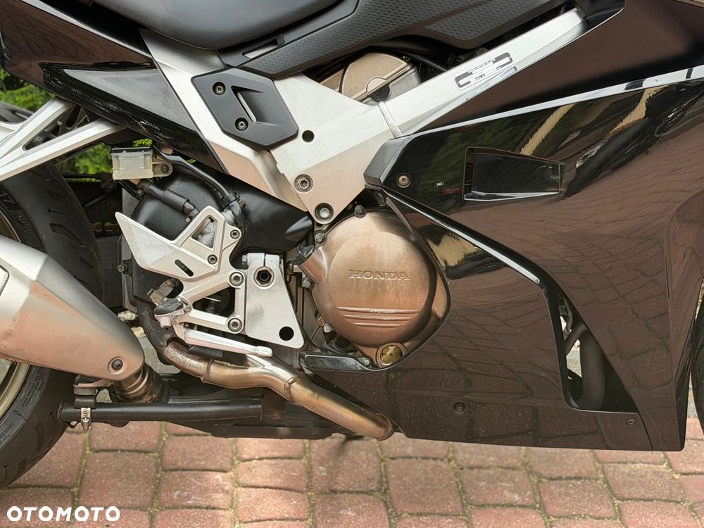 Honda VFR - 13