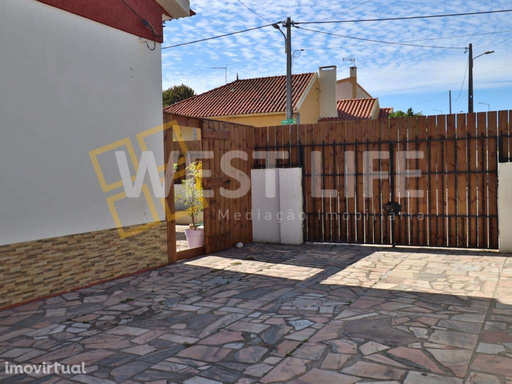 EXCLUSIVO WL Moradia T1+1 totalmente Remodelada com logradouro a 10... - Grande imagem: 3/22