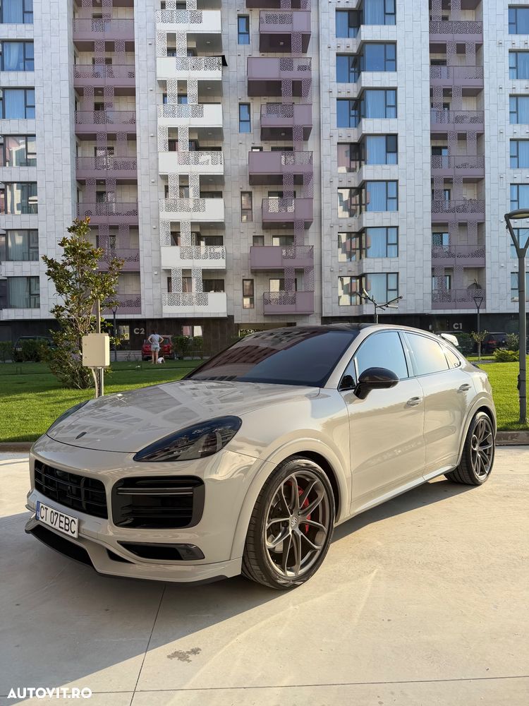 Porsche Cayenne - 1