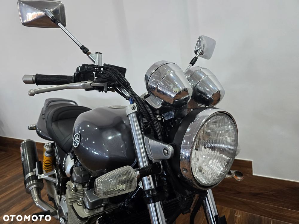 Yamaha XJR - 18