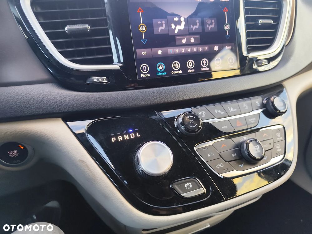 Chrysler Pacifica - 10