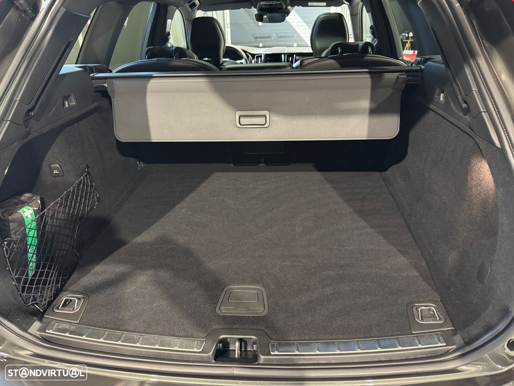 Volvo XC 60 2.0 T6 PHEV R-Design AWD - 19