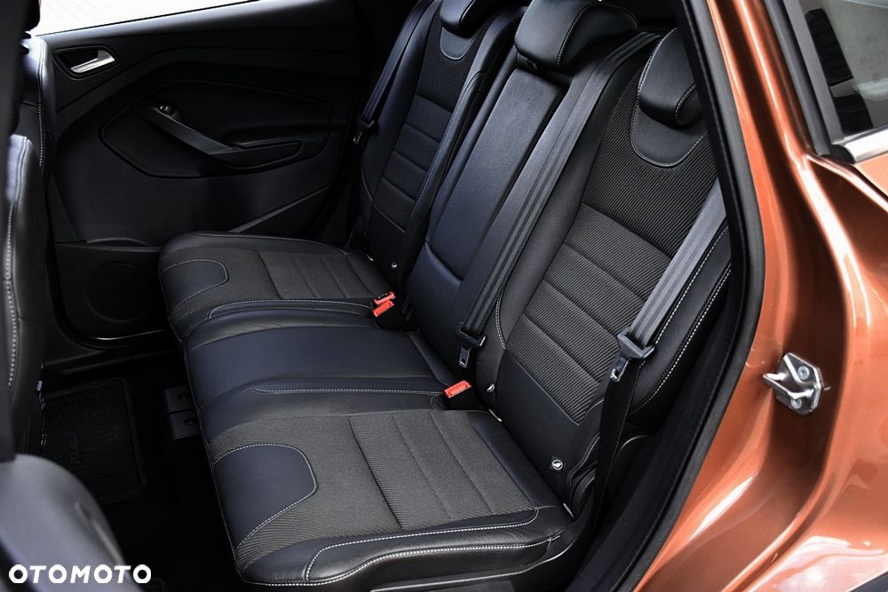 Ford Kuga 2.0 TDCi 2x4 Titanium - 35