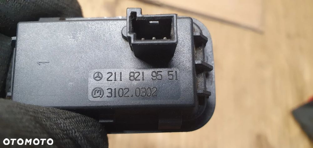 Przełącznik włącznik otwierania klapy bagażnika Mercedes ML W164 2118219551 - 6