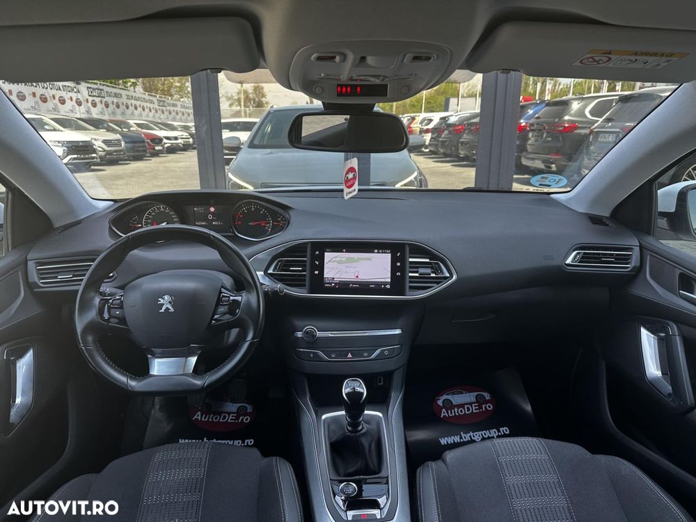 Peugeot 308 - 8