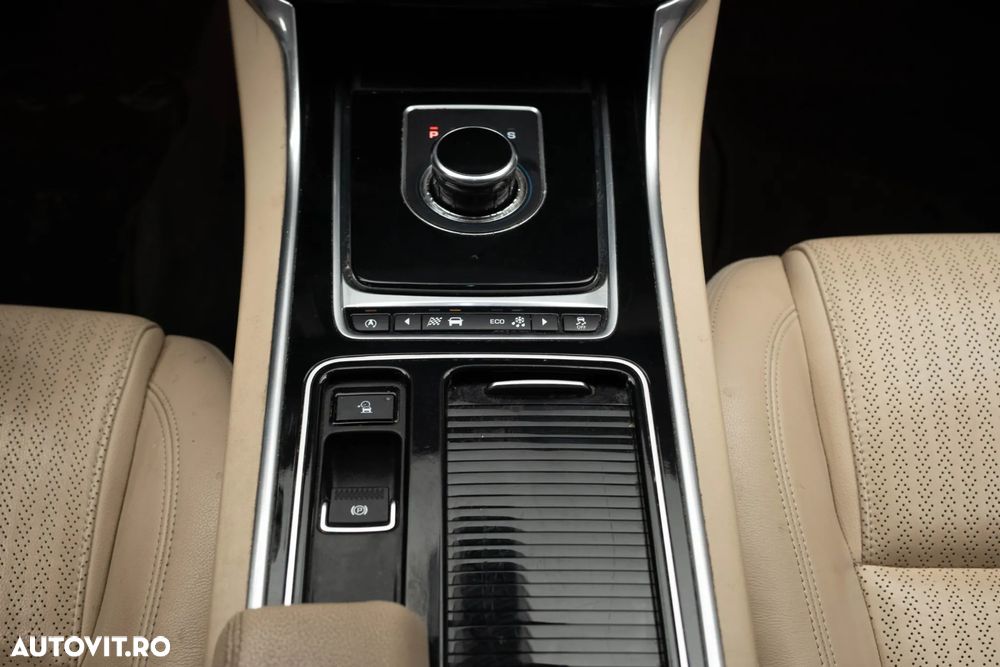 Jaguar XF 20d AWD Prestige - 22